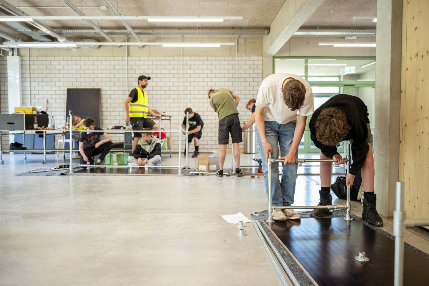 Selbstbauwoche der Schulmöbel in der Jenaplanschule Weimar mit der gesamten Schulgemeinschaft